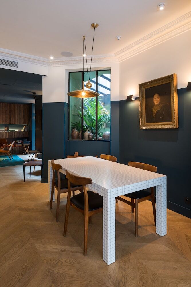 Coq Hotel (community Of Quality)
