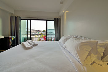 Riverside Hotel