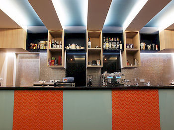 Hostal Apo Hotel