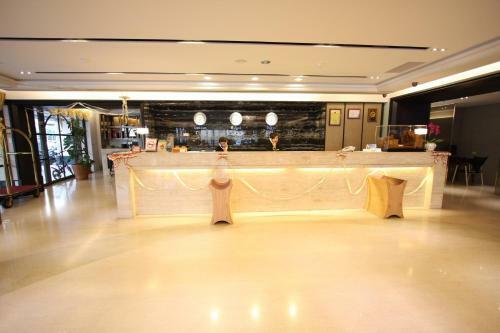 Grand Earl Hotel