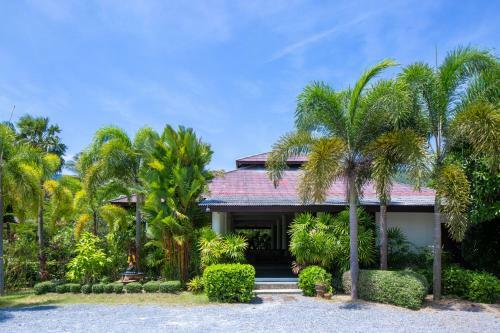 Hotel Panalee Resort