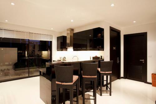 Villa Phuket Deluxe - By The Lake