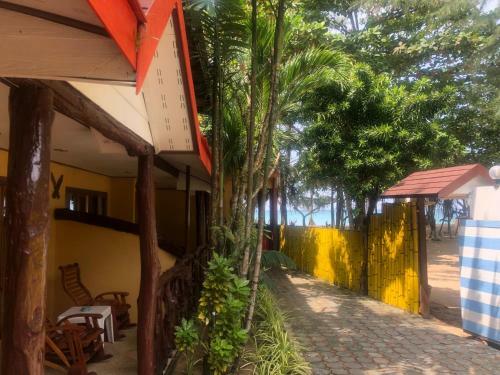 Hostal Ruan Mai Naiyang Beach Resort