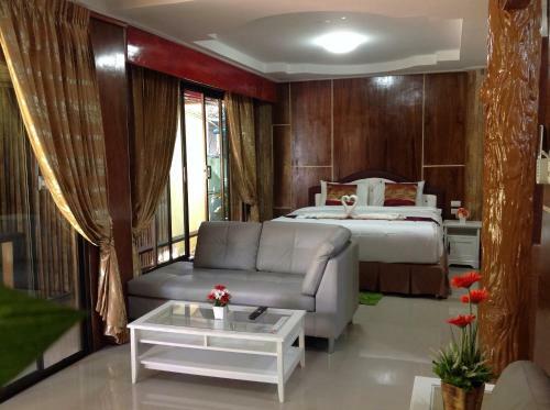 Hostal Ruan Mai Naiyang Beach Resort