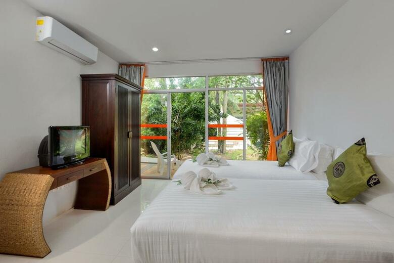 Hotel Phuket Sea Resort