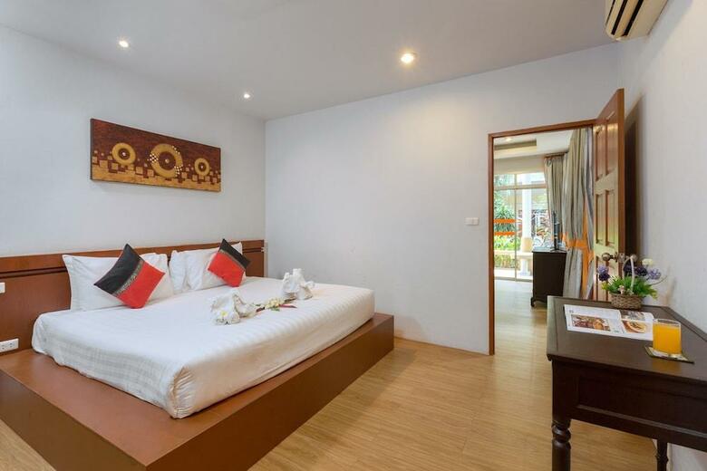 Hotel Phuket Sea Resort