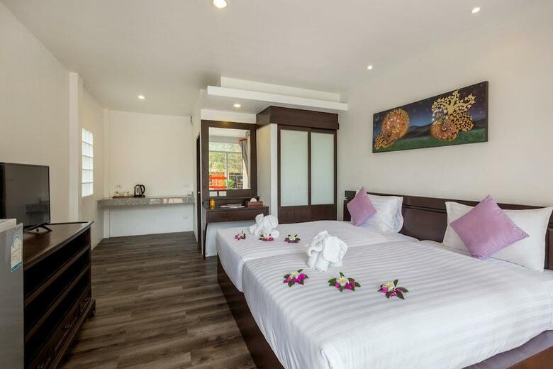 Hotel Phuket Sea Resort