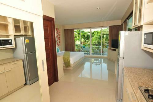 Apartamentos Chalong Beach Front Residence