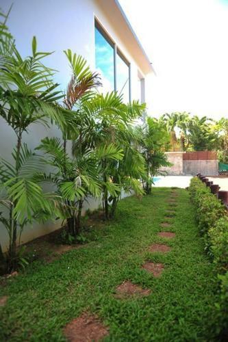 Apartamentos Chalong Beach Front Residence