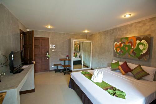 Hostal Baan Kamala Hostel & Guesthouse