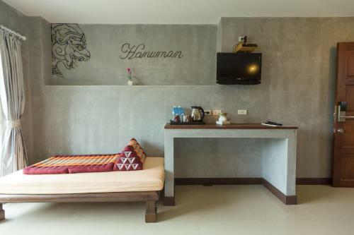 Hostal Baan Kamala Hostel & Guesthouse