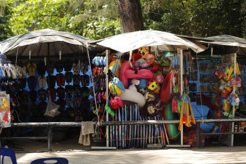 Hostal Baan Kamala Hostel & Guesthouse