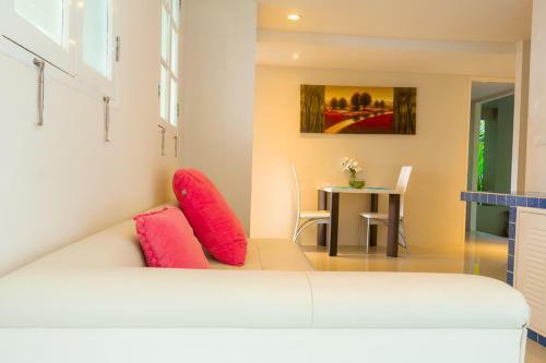 Hotel Grand Bleu Ocean View Pool Suite