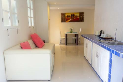 Hotel Grand Bleu Ocean View Pool Suite