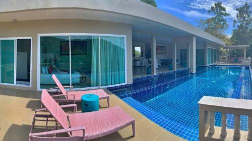 Hotel Grand Bleu Ocean View Pool Suite