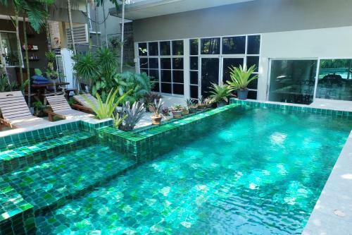 Hostal Benjamas Place