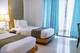 Hotel Crown Regency Courtyard Resort