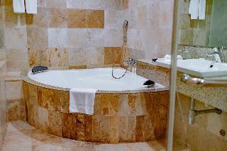 Hotel Crown Regency Courtyard Resort