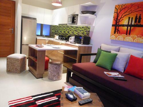 Top Floor, One-bedroom Apartment