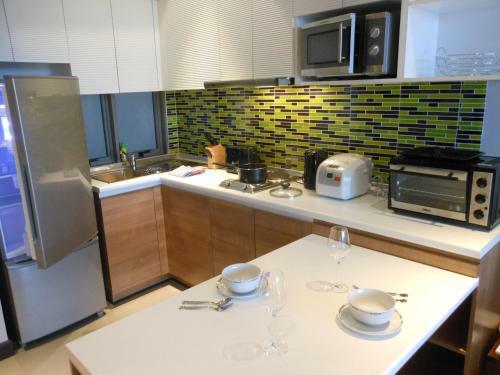 Top Floor, One-bedroom Apartment