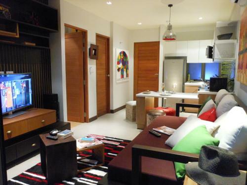 Top Floor, One-bedroom Apartment