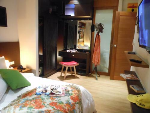 Top Floor, One-bedroom Apartment