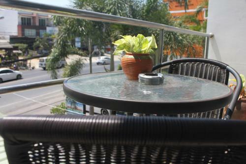 Hostal Phuket Point Guesthouse