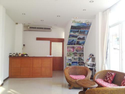 Hostal Phuket Point Guesthouse