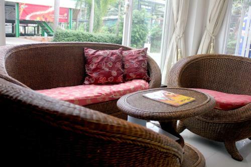 Hostal Phuket Point Guesthouse