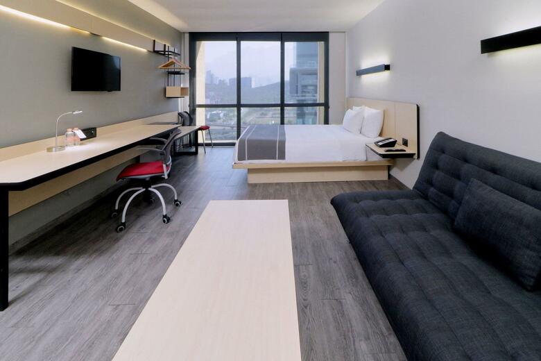 Hotel City Express Plus Monterrey Galerias