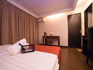 Hotel Reddoorz Plus @ Project 6 Quezon City