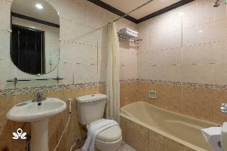 Zen Rooms Camelot Hotel Qc