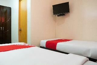 Hotel Oyo 153 Monclaire Suites