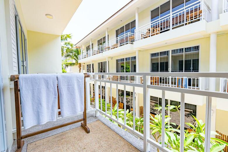 Hotel Ark Bar Beach Resort