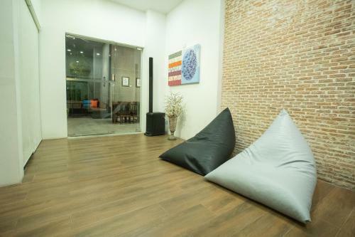 Bed & Breakfast Third Rock Hostel