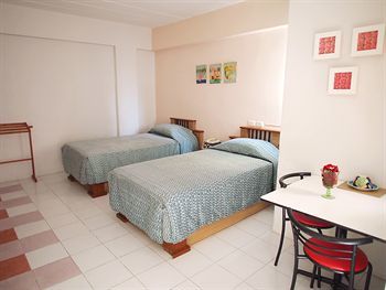 Hostal Thanapa Mansion
