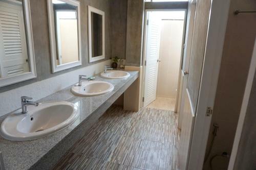 Hostal T.t. Guesthouse