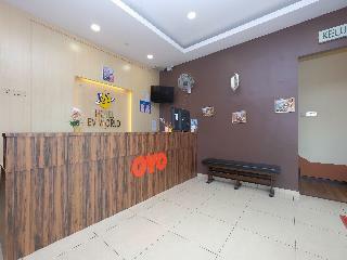 Oyo 89493 Q Hotel