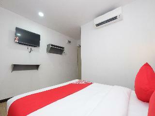 Oyo 44043 First Garden Hotel