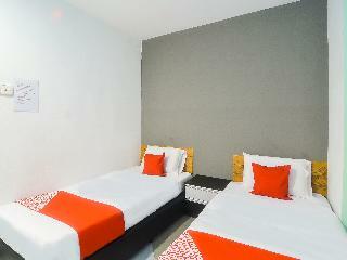 Oyo 89465 Golden Lounge