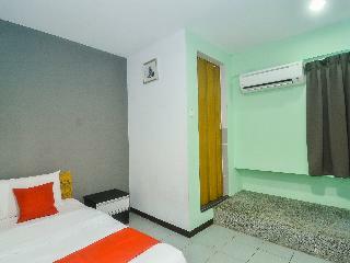 Oyo 89465 Golden Lounge