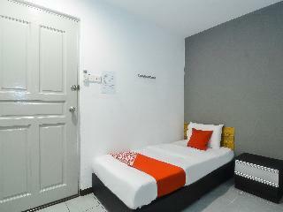 Oyo 89465 Golden Lounge
