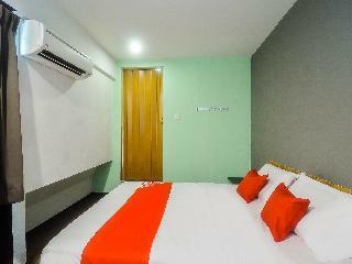 Oyo 89465 Golden Lounge