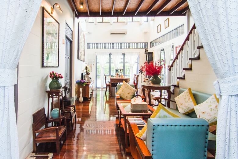 Hotel Baan Noppawong