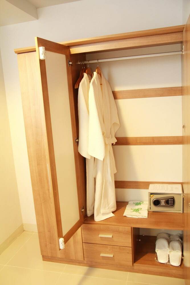 Hotel 101 Holiday Suite