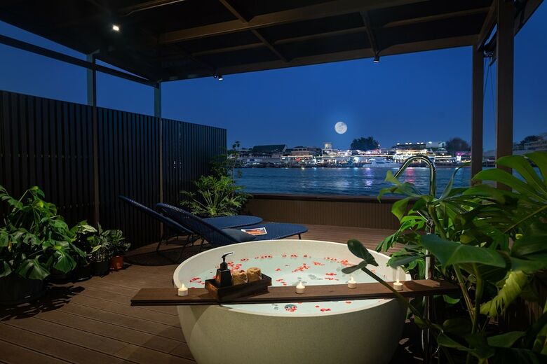 Hotel Baan Wanglang Riverside, Bangkok