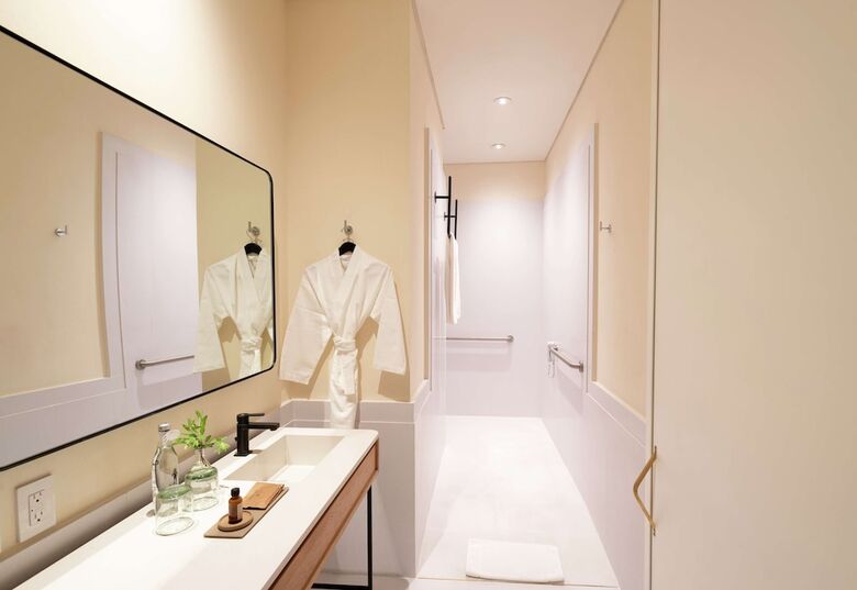 Hotel Umbral, Curio Collection By Hilton
