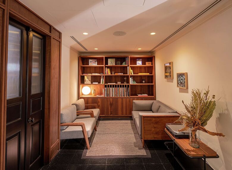 Hotel Umbral, Curio Collection By Hilton
