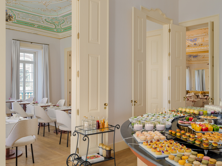 Hotel The One Palacio Da Anunciada 5*