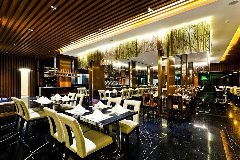 Hotel Royal Princess Larn Luang